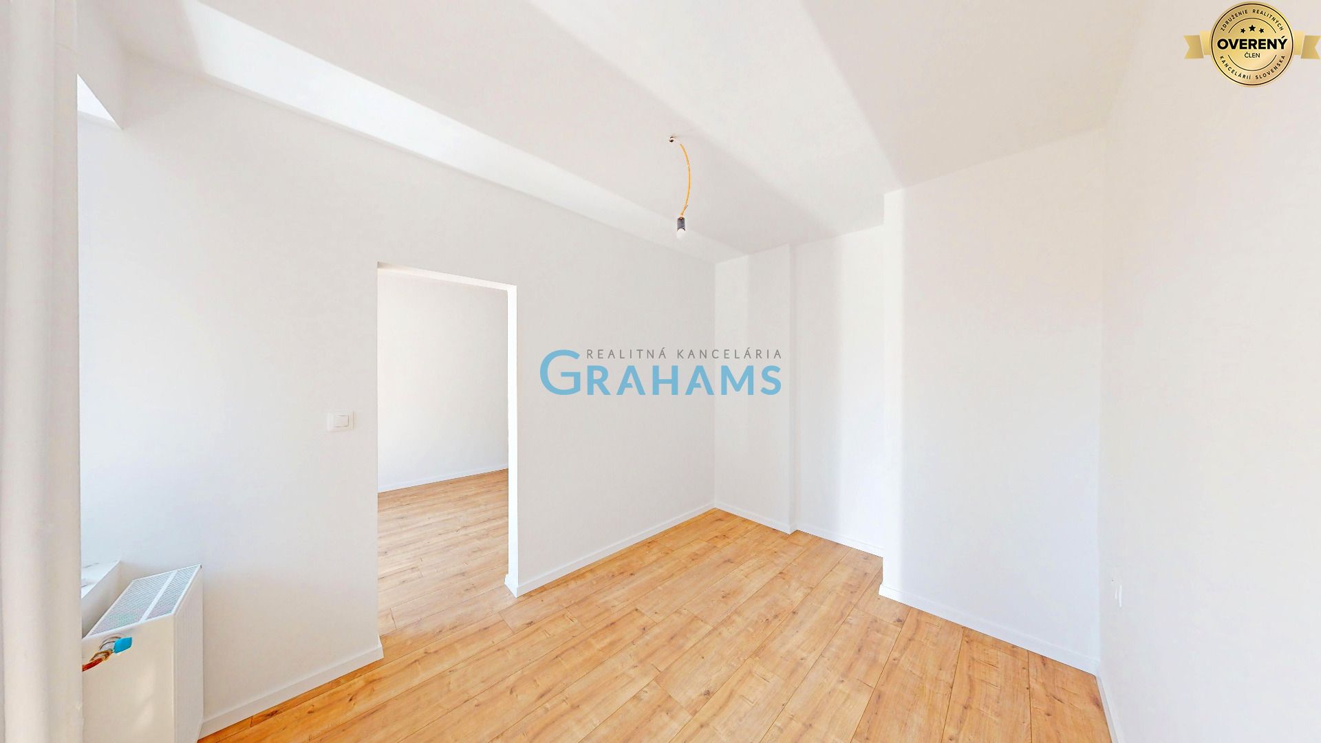 Renovated 1-Bedroom Apartment with Loggia, Air Conditioning, Vazovova