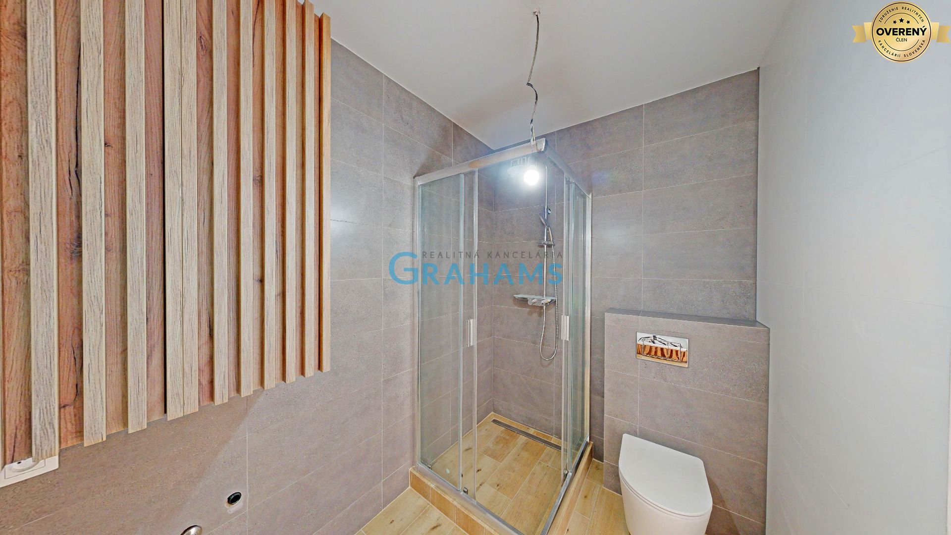 Renovated 1-Bedroom Apartment with Loggia, Air Conditioning, Vazovova