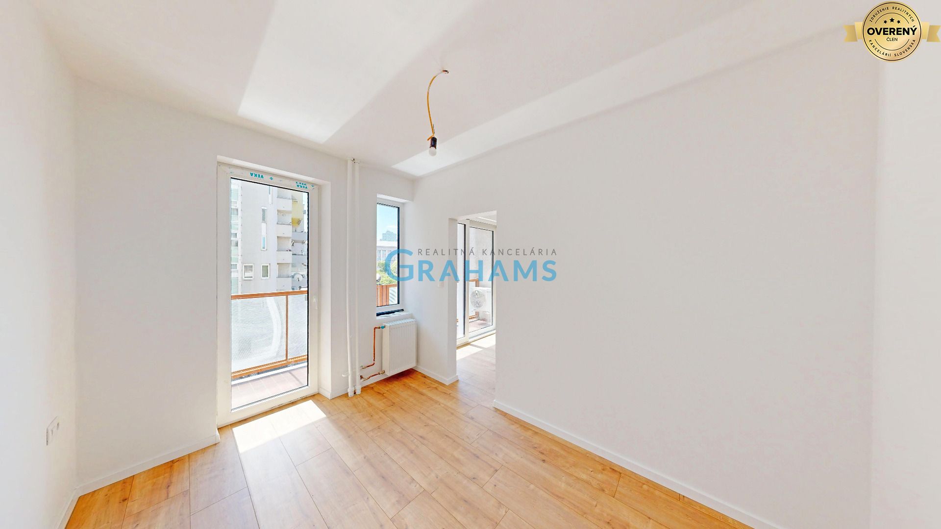 Renovated 1-Bedroom Apartment with Loggia, Air Conditioning, Vazovova