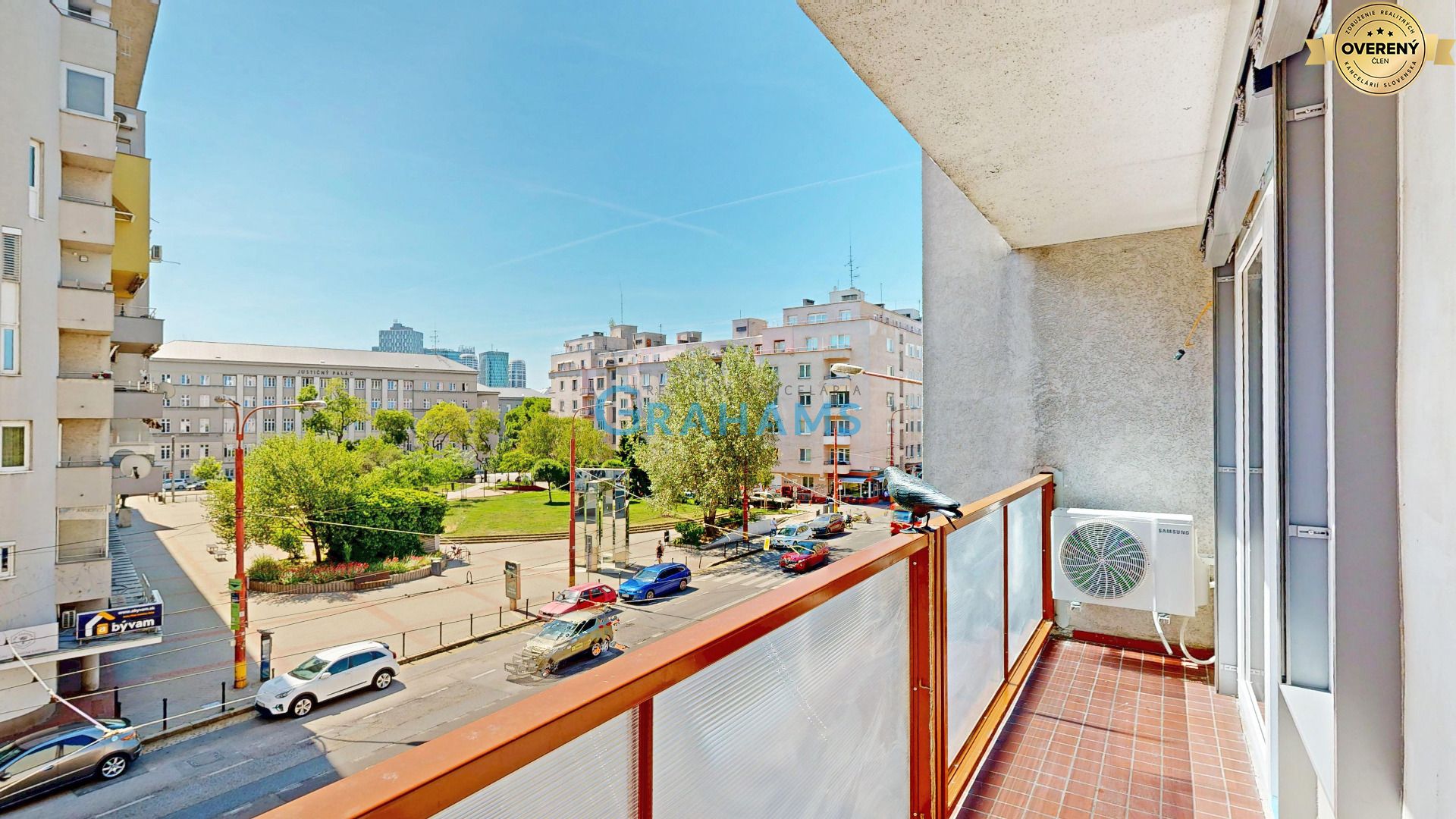 Renovated 1-Bedroom Apartment with Loggia, Air Conditioning, Vazovova