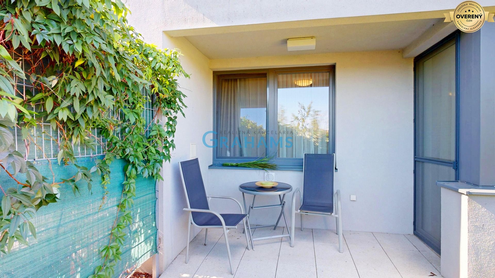 Modern 2-Bedroom Apartment with Terrace, Garden & Private Parking