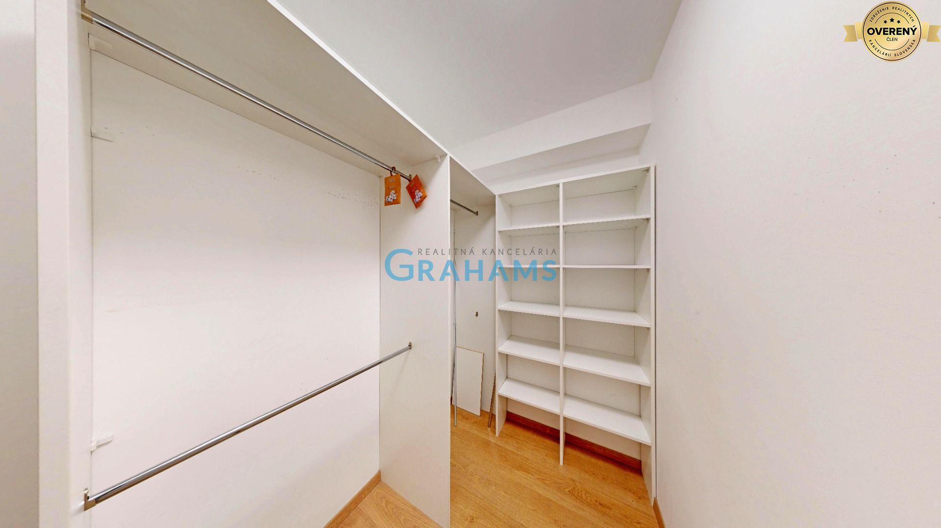 Modern 2-Bedroom Apartment with Terrace, Garden & Private Parking