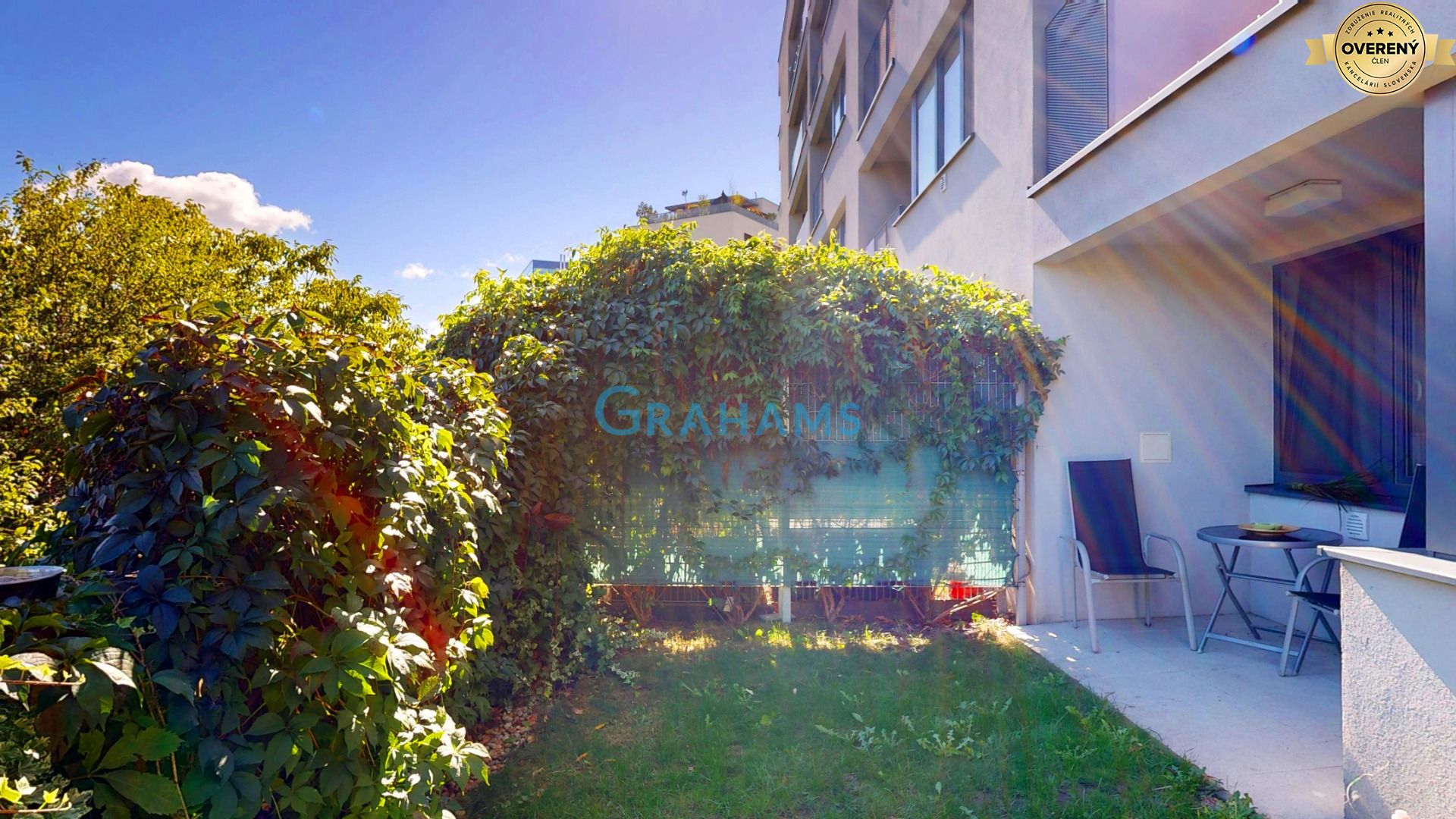 Modern 2-Bedroom Apartment with Terrace, Garden & Private Parking