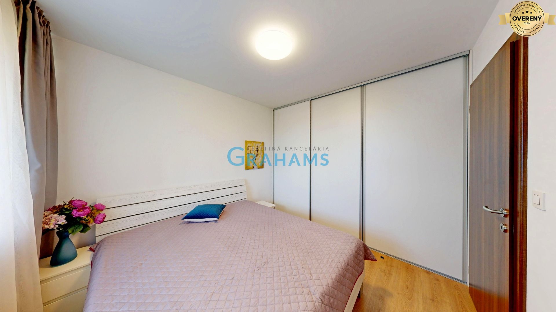 Modern 2-Bedroom Apartment with Terrace, Garden & Private Parking