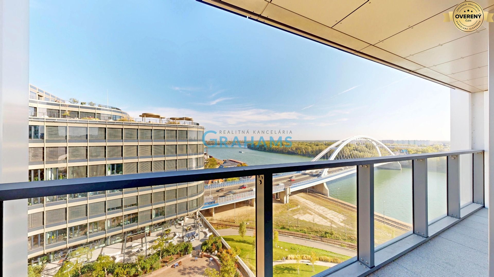 Eurovea Tower: terrace, garage parking, A/C, Bratislava Downtown