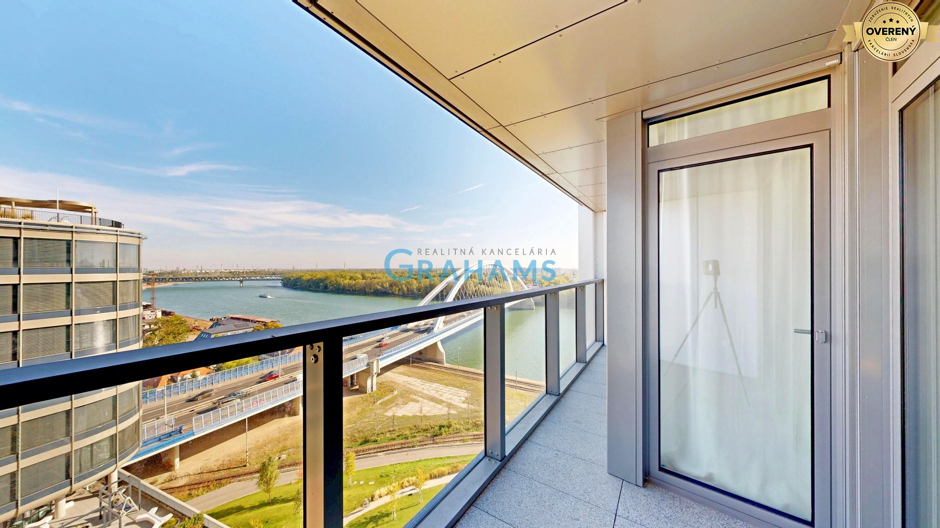 Eurovea Tower: terrace, garage parking, A/C, Bratislava Downtown