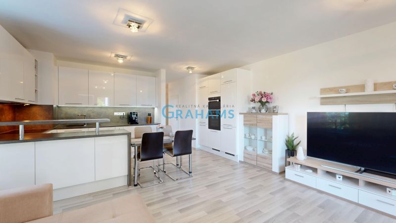 4-Bedroom Apartment in a Modern Development, Slnečnice Viladomy