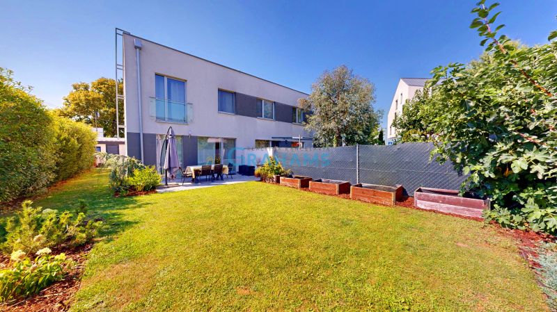 Spacious 4-room duplex, 165 m² garden, terrace, parking