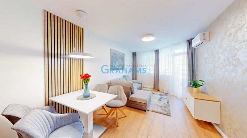 Renovated 2-room apt. with loggia, A/C, parking, Jégeho alej